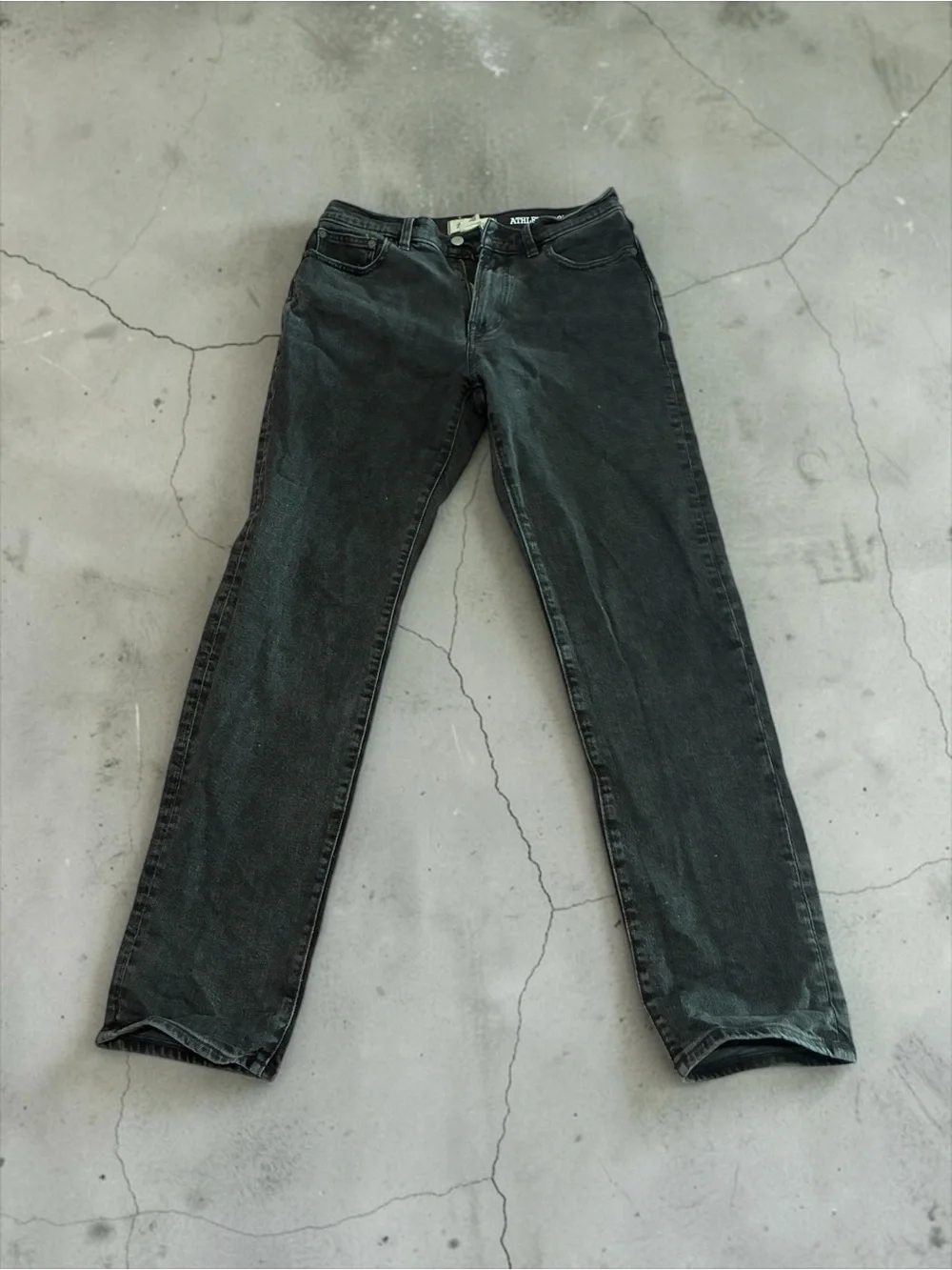 Madewell Straight Men’s Jeans in Washed Black